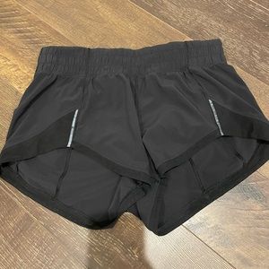 SUPER RARE Lululemon 2.5 Inch Inseam Black Lined Running Shorts Size 4